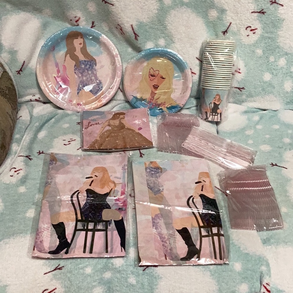 Taylor Swift 170 Pc Party Supplies